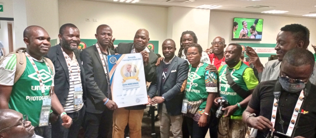 Cameroun : Janvier NJIKAM honoré par ses pairs de la presse internationale, en marge de la demi-finale perdue par le Cameroun